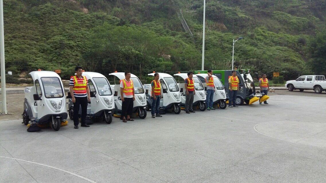 【企業(yè)快訊】深圳龍華新區(qū)第一批愛瑞特環(huán)衛(wèi)設(shè)備順利交機(jī)！